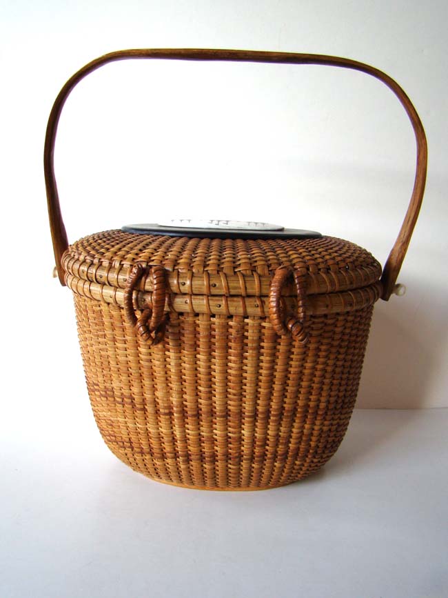 A Beautiful Nantucket 'Friendship“ Basket by Jose Reyes circa 1975 — image 4